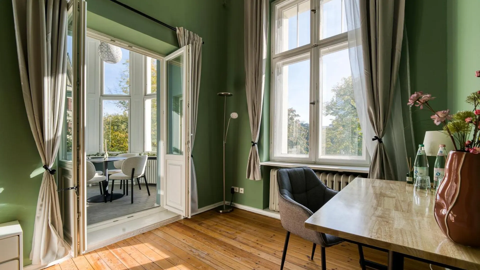 Jomi Stays, Brandenburgische Strasse 16 - Wohnen Beim Kurfuerstendamm Berlin