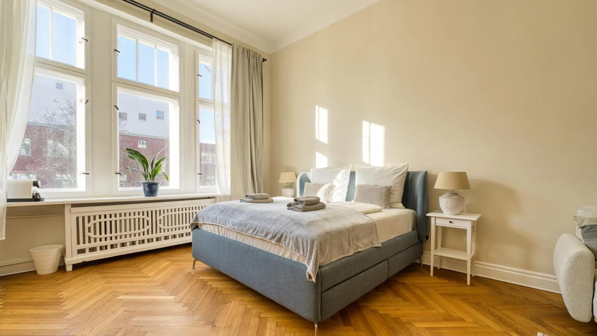 Jomi Stays, Brandenburgische Strasse 16 - Wohnen Beim Kurfuerstendamm Berlin