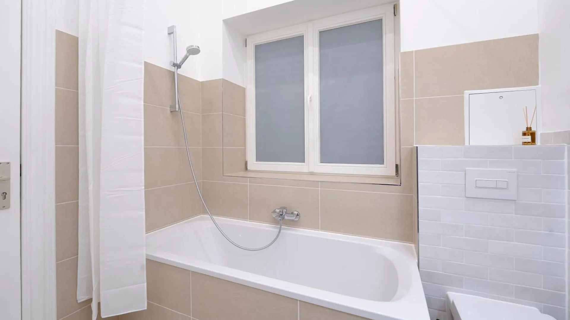 Privatunterkunft Jomi Stays, Brandenburgische Strasse 16 - Wohnen Beim Kurfuerstendamm Berlin