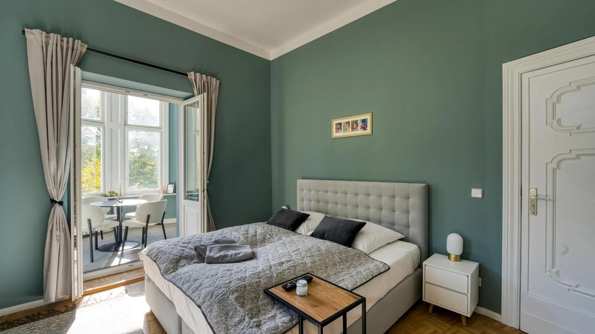 Jomi Stays, Brandenburgische Strasse 16 - Wohnen Beim Kurfuerstendamm contacts