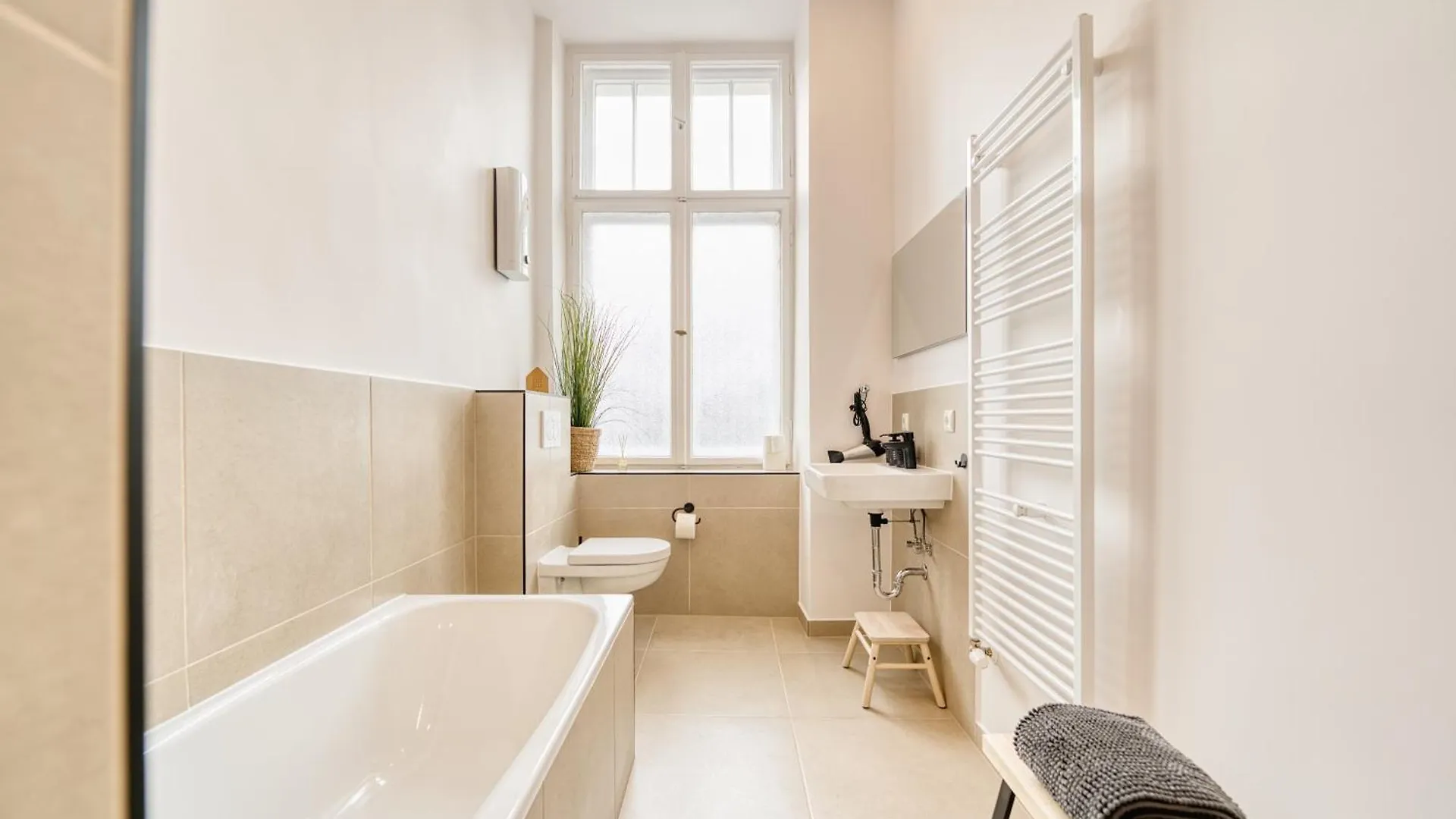 Jomi Stays, Brandenburgische Strasse 16 - Wohnen Beim Kurfuerstendamm Berlin Homestay