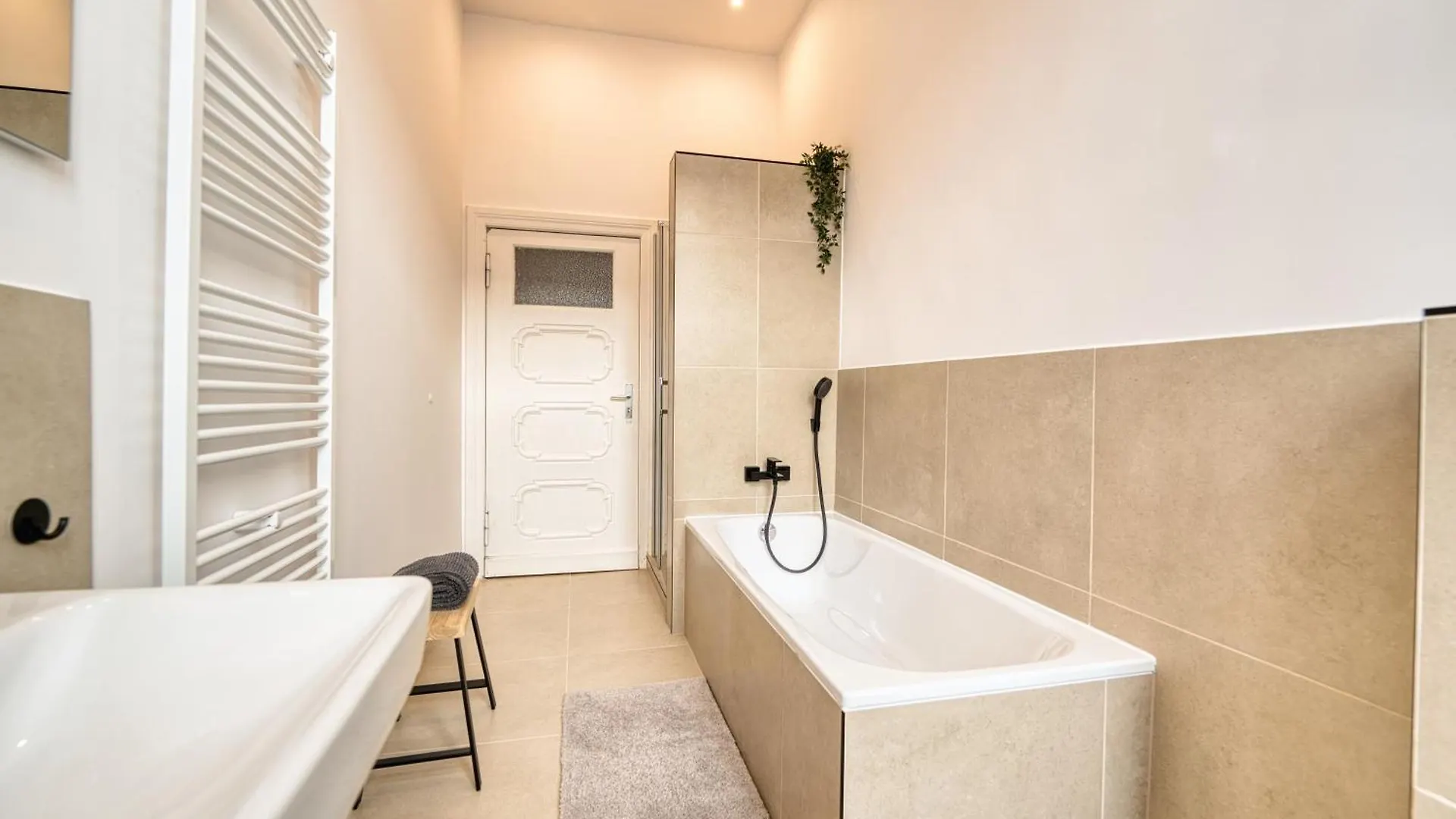 Jomi Stays, Brandenburgische Strasse 16 - Wohnen Beim Kurfuerstendamm Berlin Homestay