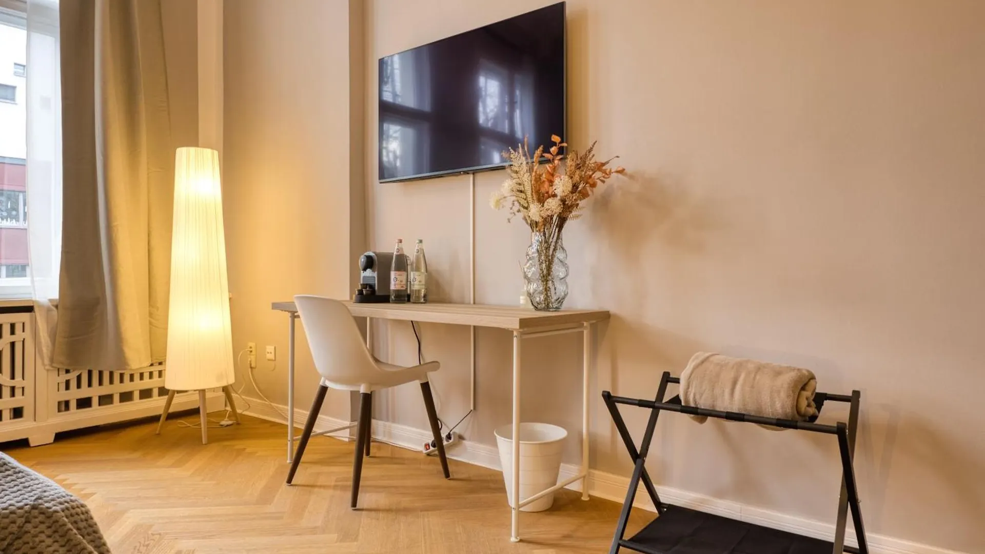 Jomi Stays, Brandenburgische Strasse 16 - Wohnen Beim Kurfuerstendamm Berlin Homestay