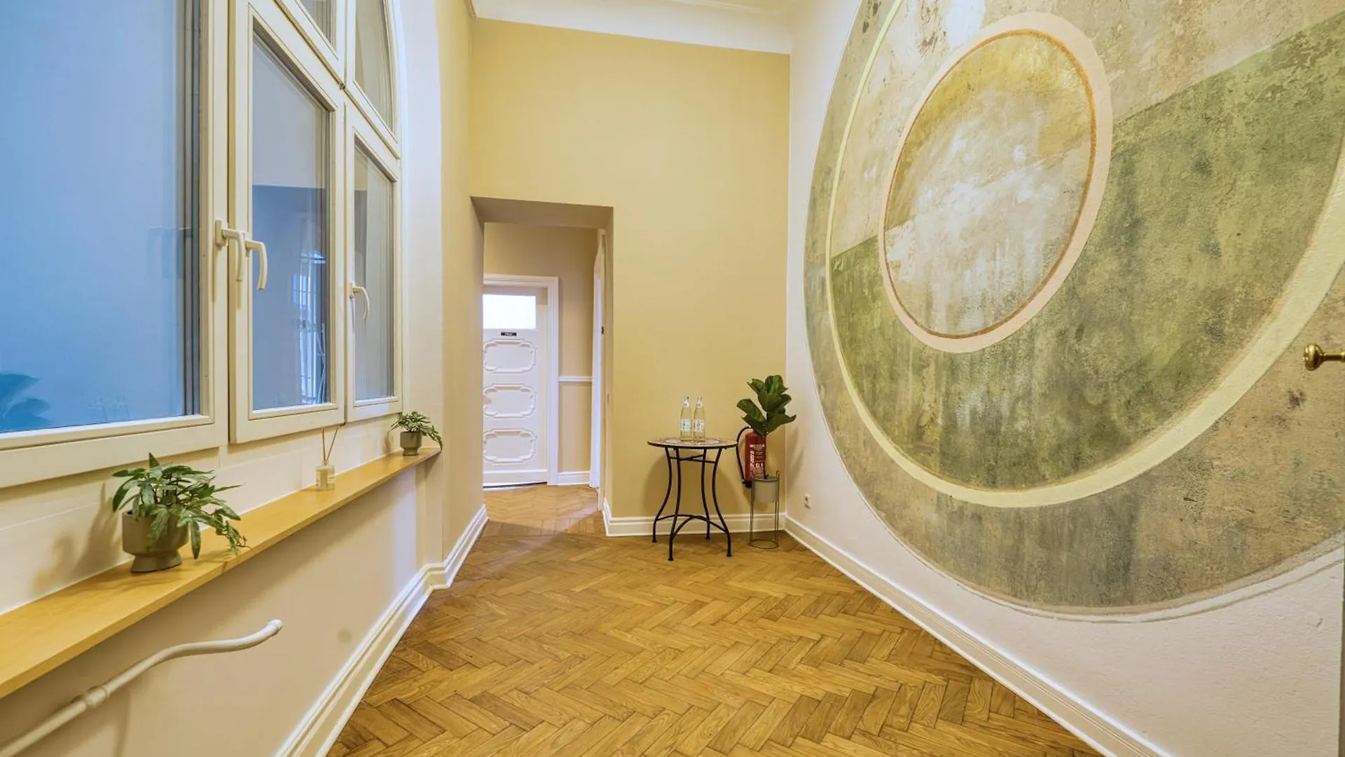 Jomi Stays, Brandenburgische Strasse 16 - Wohnen Beim Kurfuerstendamm Berlin